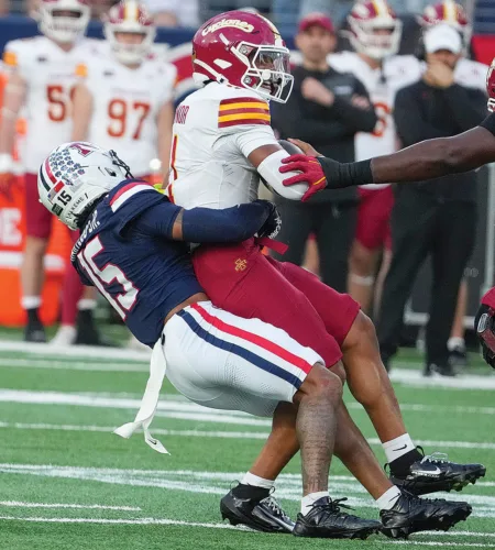 No. 25 Arizona dominates ISU, 39-3